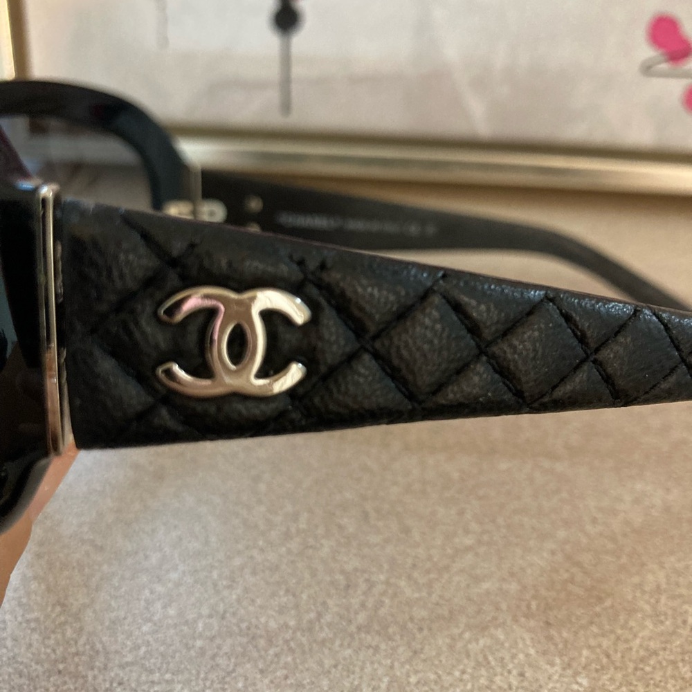 CHANEL Black Quilted Sunglasses with Silver Logo like new